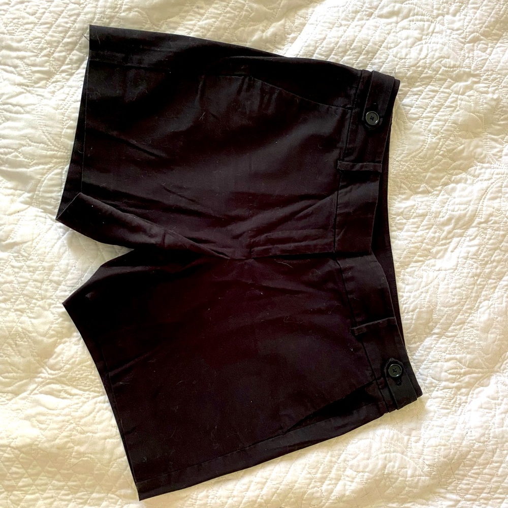 Ann Taylor black shorts. EUC size 8